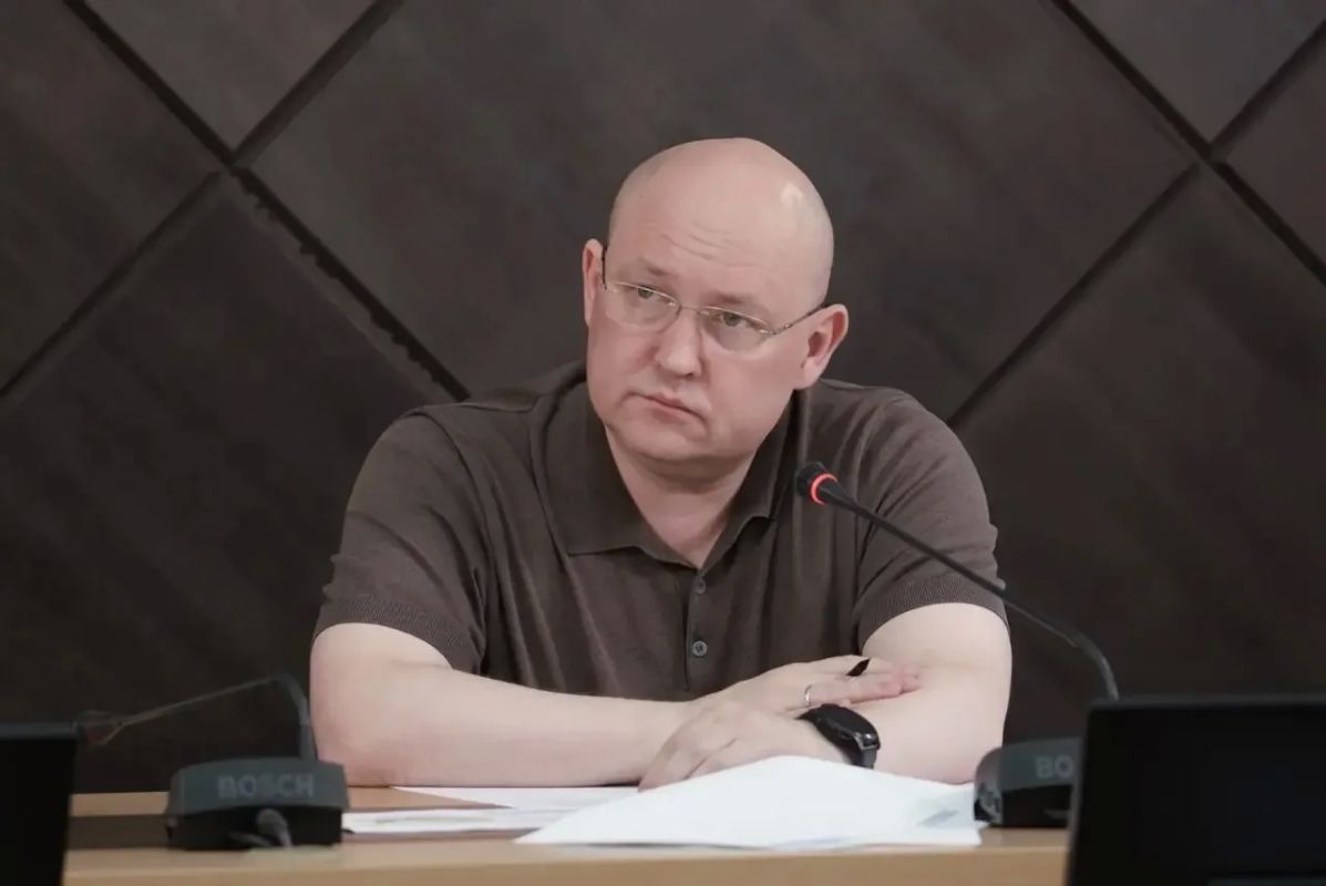 Евгений Грабчак обсудил с Михаилом Развожаевым работу энергетического комплекса Севастополя Евгений Грабчак обсудил с Михаилом Развожаевым работу энергетического комплекса Севастополя