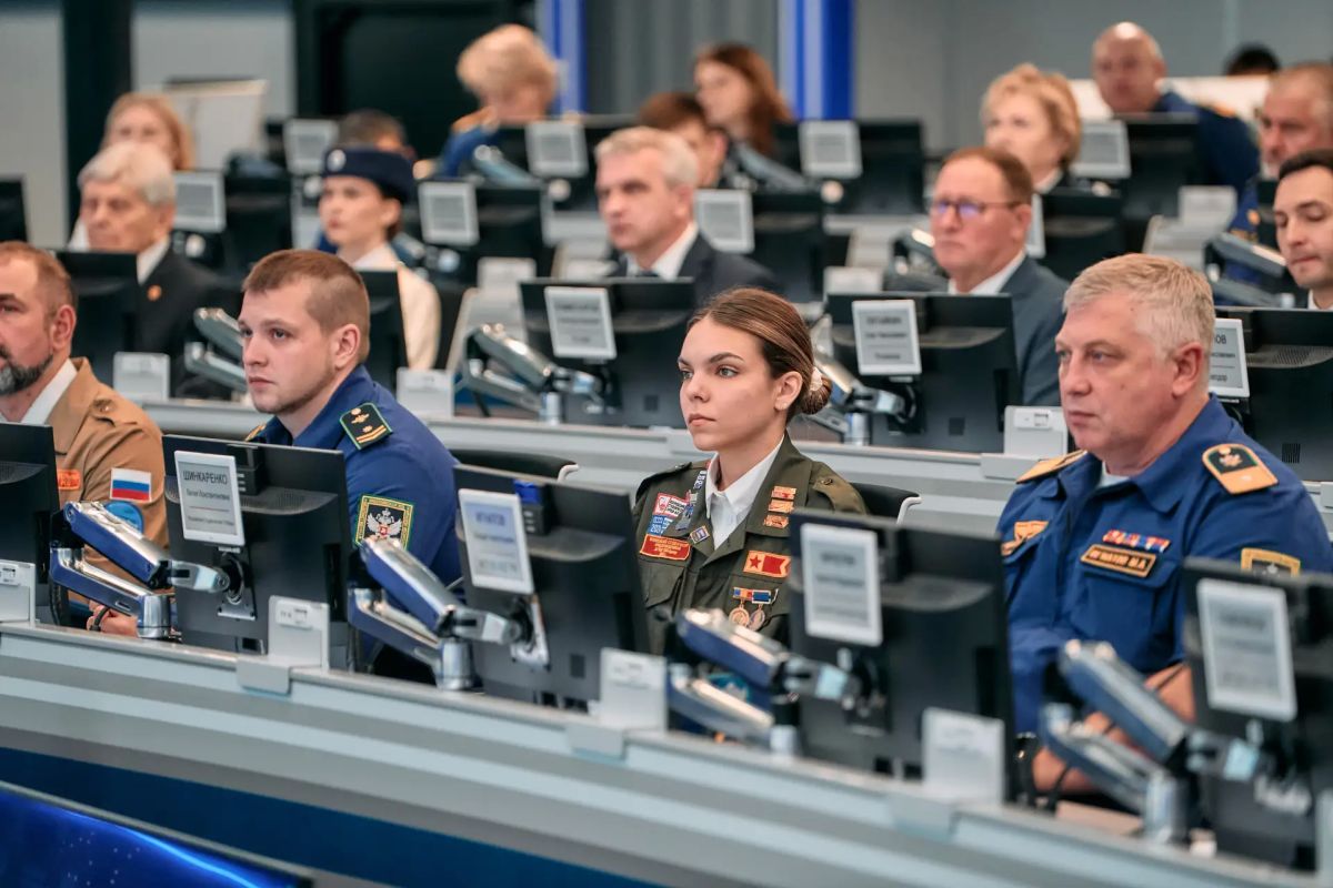 Андрей Никитин провел селекторное совещание, посвященное Дню железнодорожника Андрей Никитин провел селекторное совещание, посвященное Дню железнодорожника