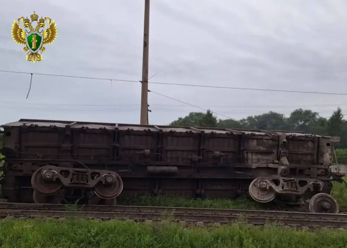 Транспортная прокуратура выясняет обстоятельства схода вагонов грузового поезда на станции Белогорск Транспортная прокуратура выясняет обстоятельства схода вагонов грузового поезда на станции Белогорск