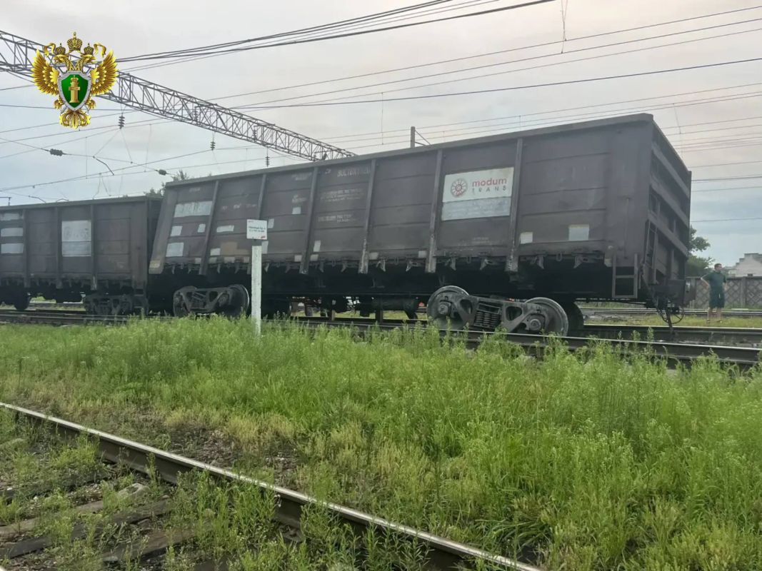 Транспортная прокуратура выясняет обстоятельства схода вагонов грузового поезда на станции Белогорск Транспортная прокуратура выясняет обстоятельства схода вагонов грузового поезда на станции Белогорск