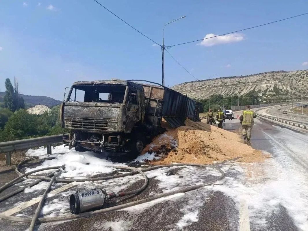Грузовик под Севастополем загорелся при экстренном торможении