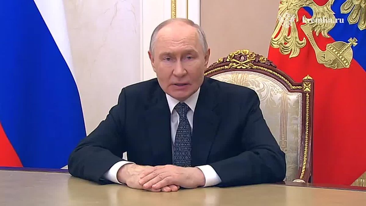"Спасибо за работу на совесть": Путин поздравил российских железнодорожников с профессиональным праздником