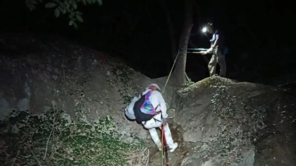 Турист застрял на скалах в горах Алушты