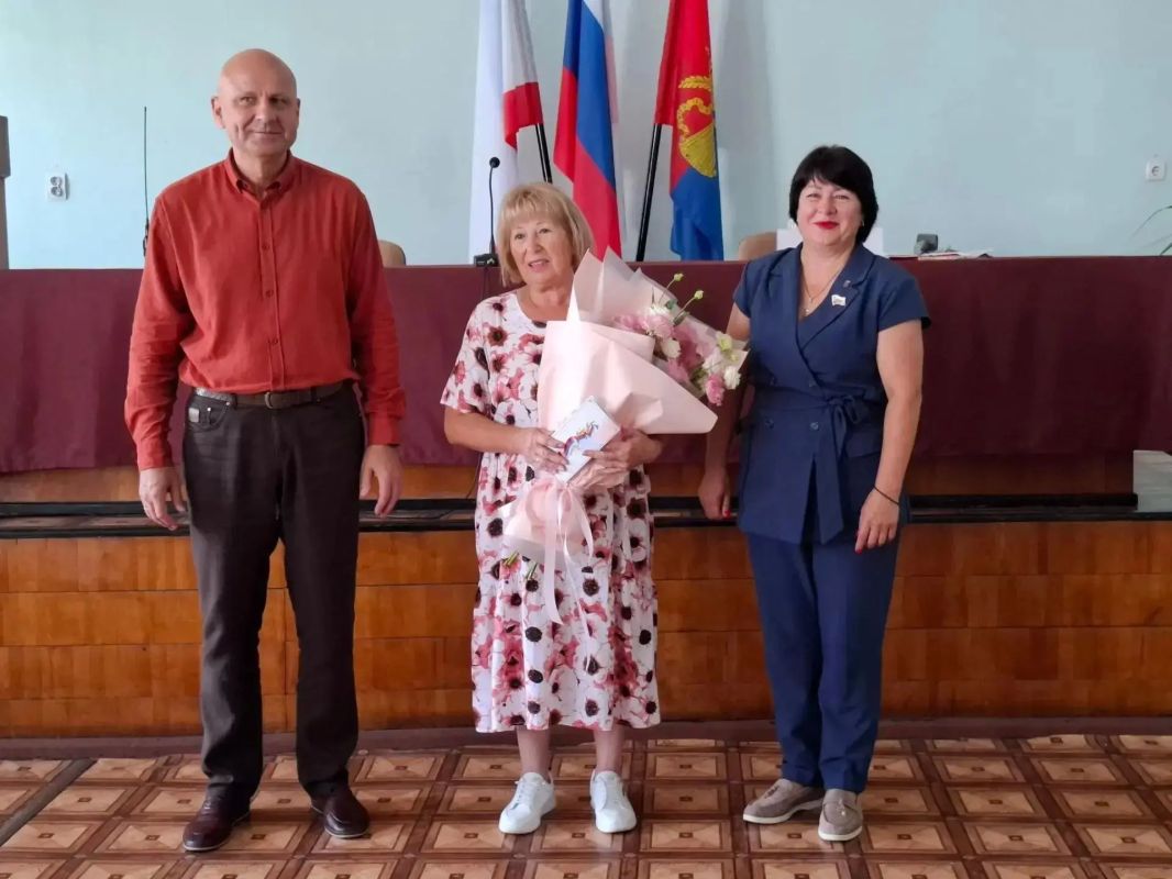 Председатель Советского районного совета Виктория Грицай приняла участие в совещании по социально значимым вопросам района совместно с прокурором Советского района Иваном Рыбаковым, руководителями структурных подразделений...