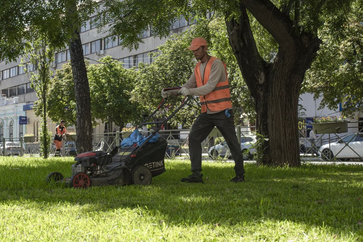 В Симферополе продолжается покос городских территорий Администрация города Симферополя продолжает комплекс мероприятий, направленных на обеспечение противопожарной безопасности и поддержание городских территорий в надлежащем... В Симферополе продолжается покос городских территорий Администрация города Симферополя продолжает комплекс мероприятий, направленных на обеспечение противопожарной безопасности и поддержание городских территорий в надлежащем...