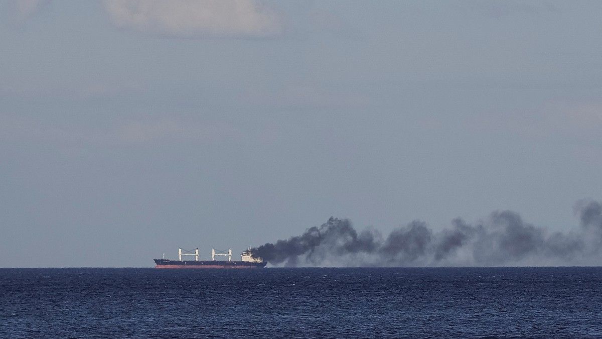 ВС РФ поразили три сухогруза в акватории Черного моря, еще один в порту Николаев