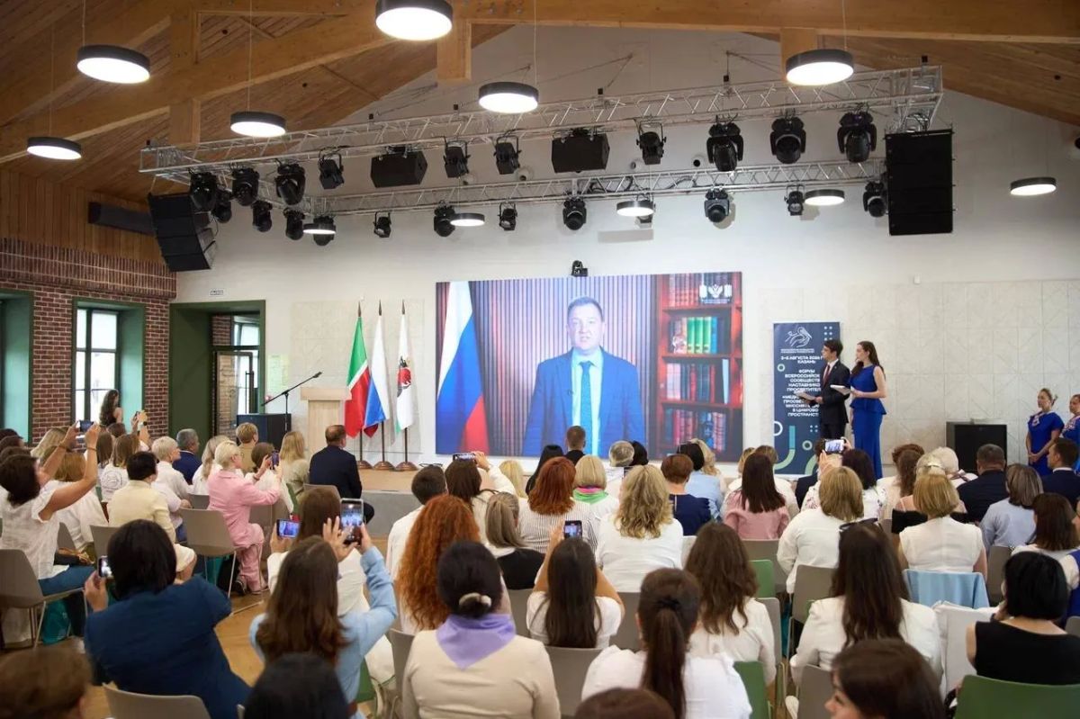 Наш учитель ИЗО — на Всероссийском форуме в Казани!