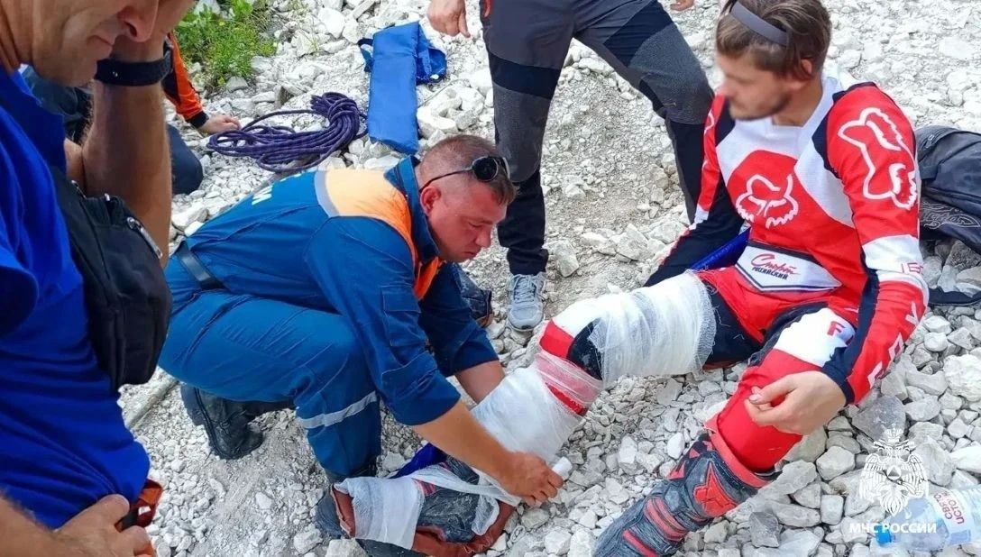 В горах под Бахчисараем мотоциклист сорвался со склона