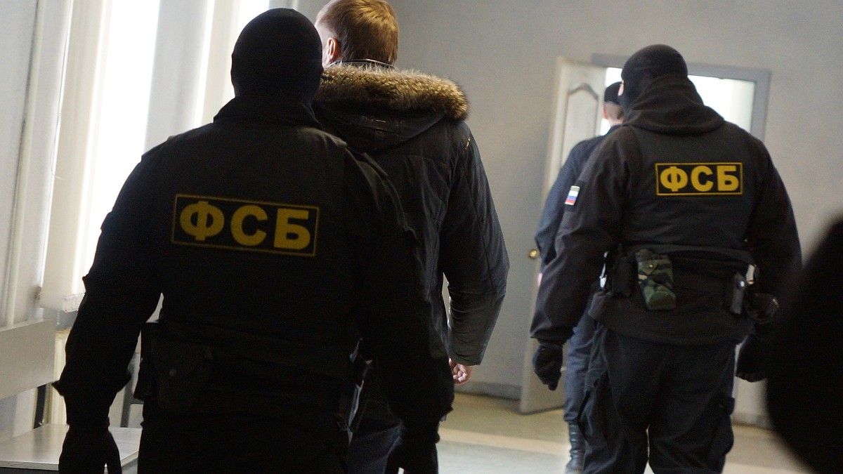 ФСБ: агенты Киева, не найдя ПВО в Крыму, получили деньги и новое задание