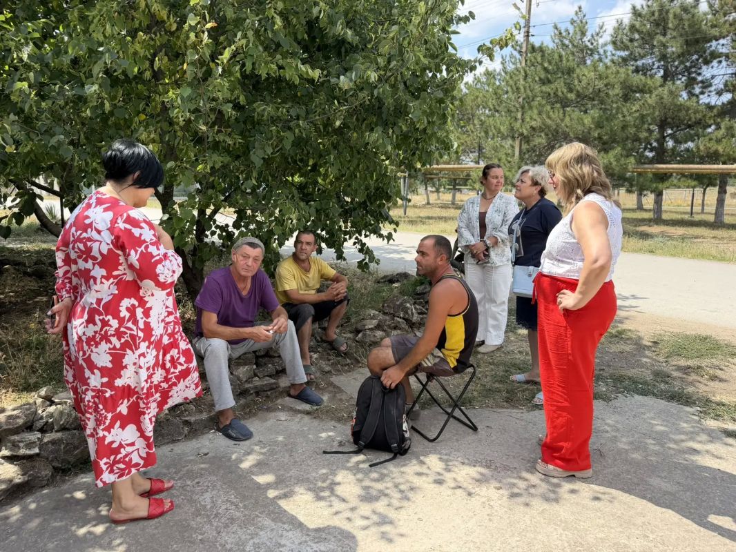 Глава администрации Бахчисарайского района Анжелика Ястребова совместно с главой муниципального образования — председателем Бахчисарайского районного совета Ольгой Урайкиной провела рабочий выезд в Ароматненское поселение Глава администрации Бахчисарайского района Анжелика Ястребова совместно с главой муниципального образования — председателем Бахчисарайского районного совета Ольгой Урайкиной провела рабочий выезд в Ароматненское поселение
