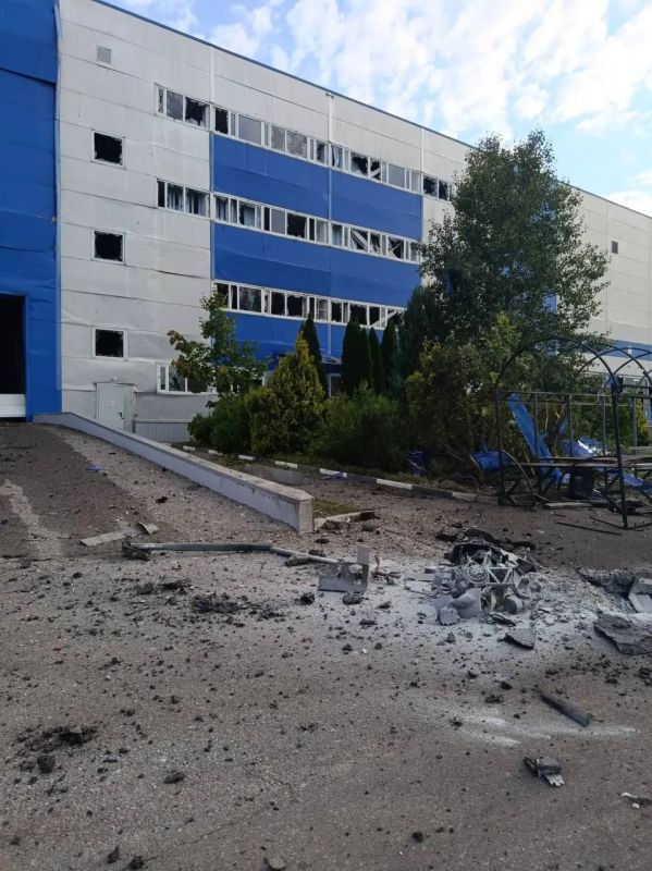 Глава Чехова Михаил Собакин опубликовал фото последствий террористической атаки украинских БПЛА на Подмосковье Глава Чехова Михаил Собакин опубликовал фото последствий террористической атаки украинских БПЛА на Подмосковье