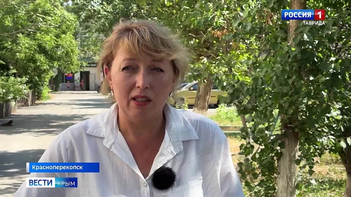 Сотрудники соцзащиты населения помогают пенсионерам и маломобильным людям на севере Крыма справляться с временными трудностями