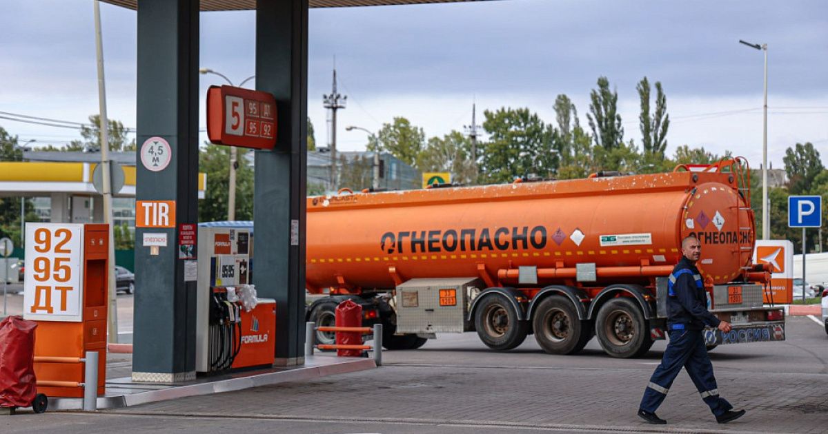 На четырёх АЗС в Феодосии и округе появился бензин по 100 рублей