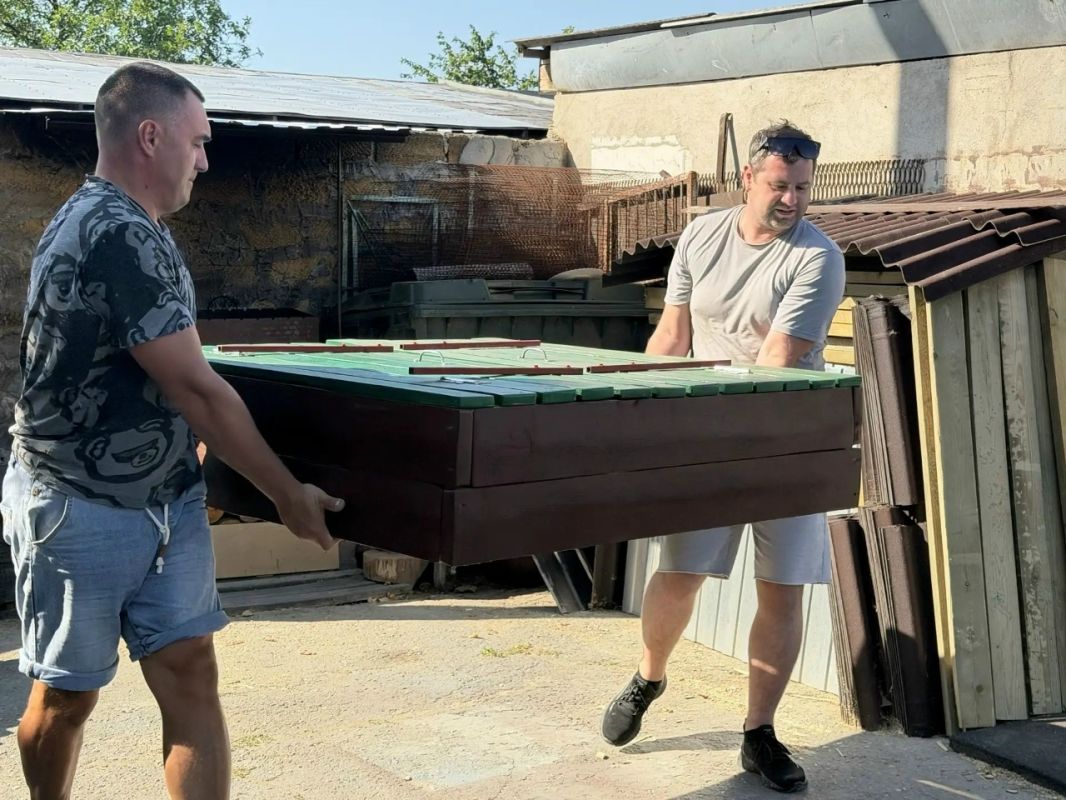 В Бахчисарае установили и обновили две песочницы В Бахчисарае установили и обновили две песочницы