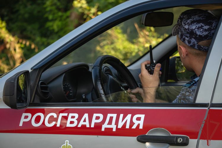 В Симферополе сотрудники Росгвардии задержали нетрезвого мужчину