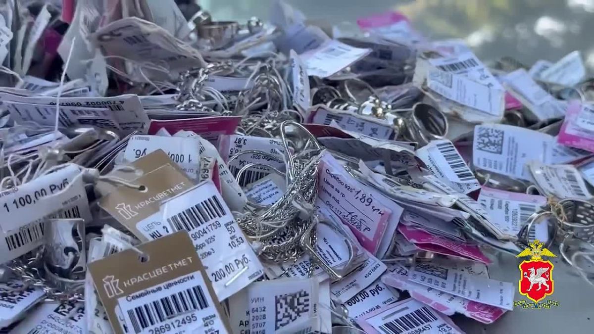 Керченские оперативники задержали подозреваемого в краже оптики и ювелирных изделий с местного рынка