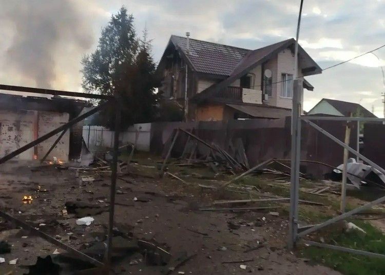 Пять жертв в Подмосковье, в Геленджике раненых спасали герои: последние новости об атаках БПЛА на регионы России на 5 августа Пять жертв в Подмосковье, в Геленджике раненых спасали герои: последние новости об атаках БПЛА на регионы России на 5 августа