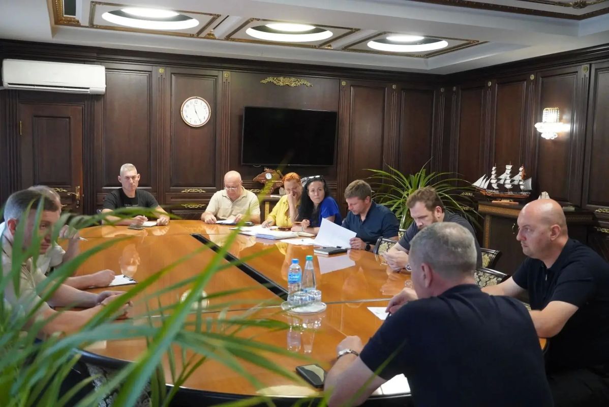 В Керчи с рабочим визитом находятся заместитель председателя Совета министров Республики Крым Николай Воробьев, министр жилищной политики и государственного строительного надзора РК Никита Тарасов и министр транспорта РК... В Керчи с рабочим визитом находятся заместитель председателя Совета министров Республики Крым Николай Воробьев, министр жилищной политики и государственного строительного надзора РК Никита Тарасов и министр транспорта РК...