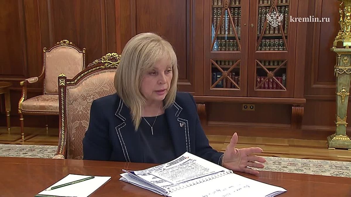 Путин встретился с главой Центризбиркома России Эллой Памфиловой