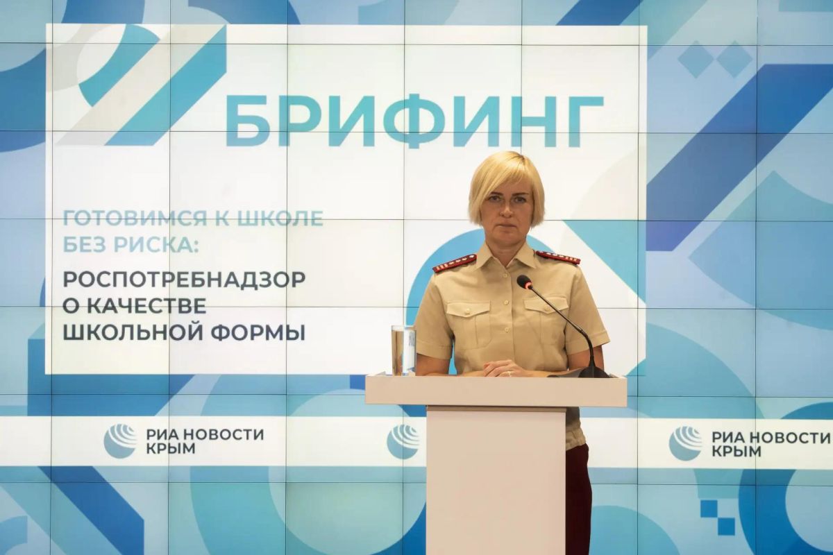 Покупать школьную форму и канцелярию следует покупать в официальных торговых точках