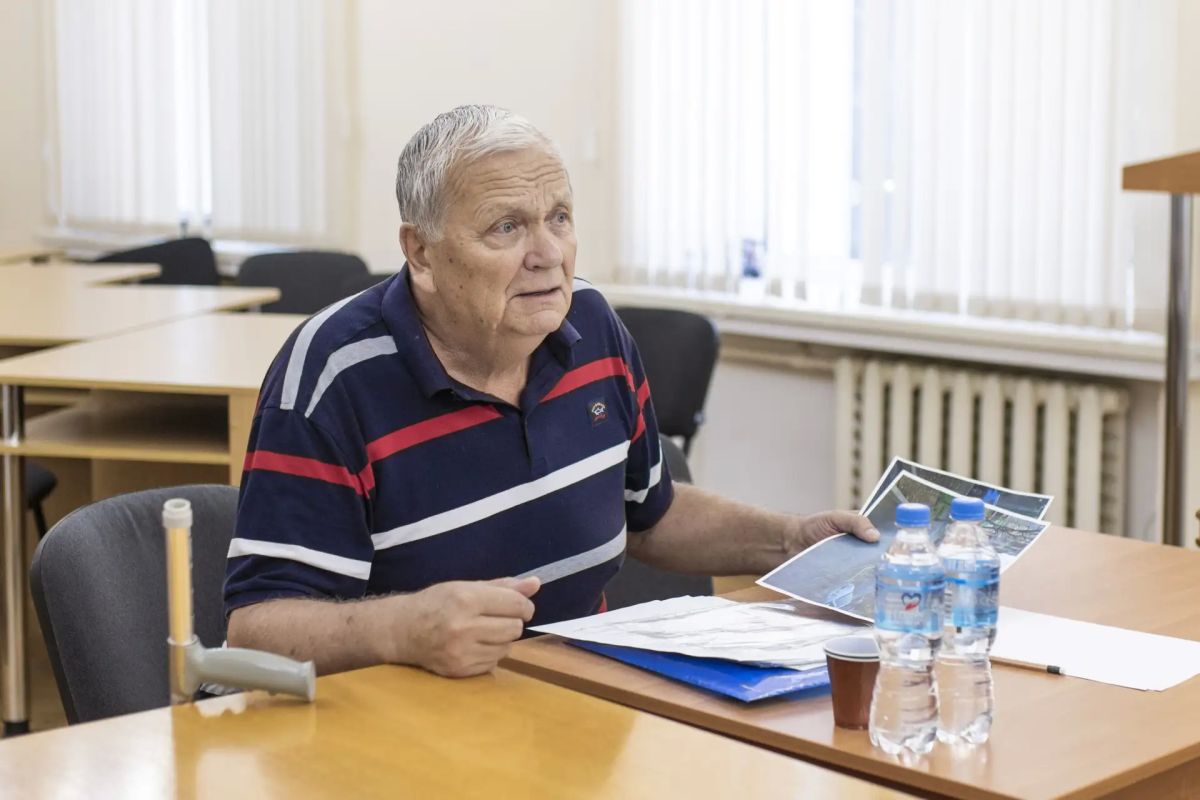 Глава администрации Симферополя Михаил Афанасьев провёл личный приём граждан, в ходе которого к нему обратились шесть симферопольцев Глава администрации Симферополя Михаил Афанасьев провёл личный приём граждан, в ходе которого к нему обратились шесть симферопольцев