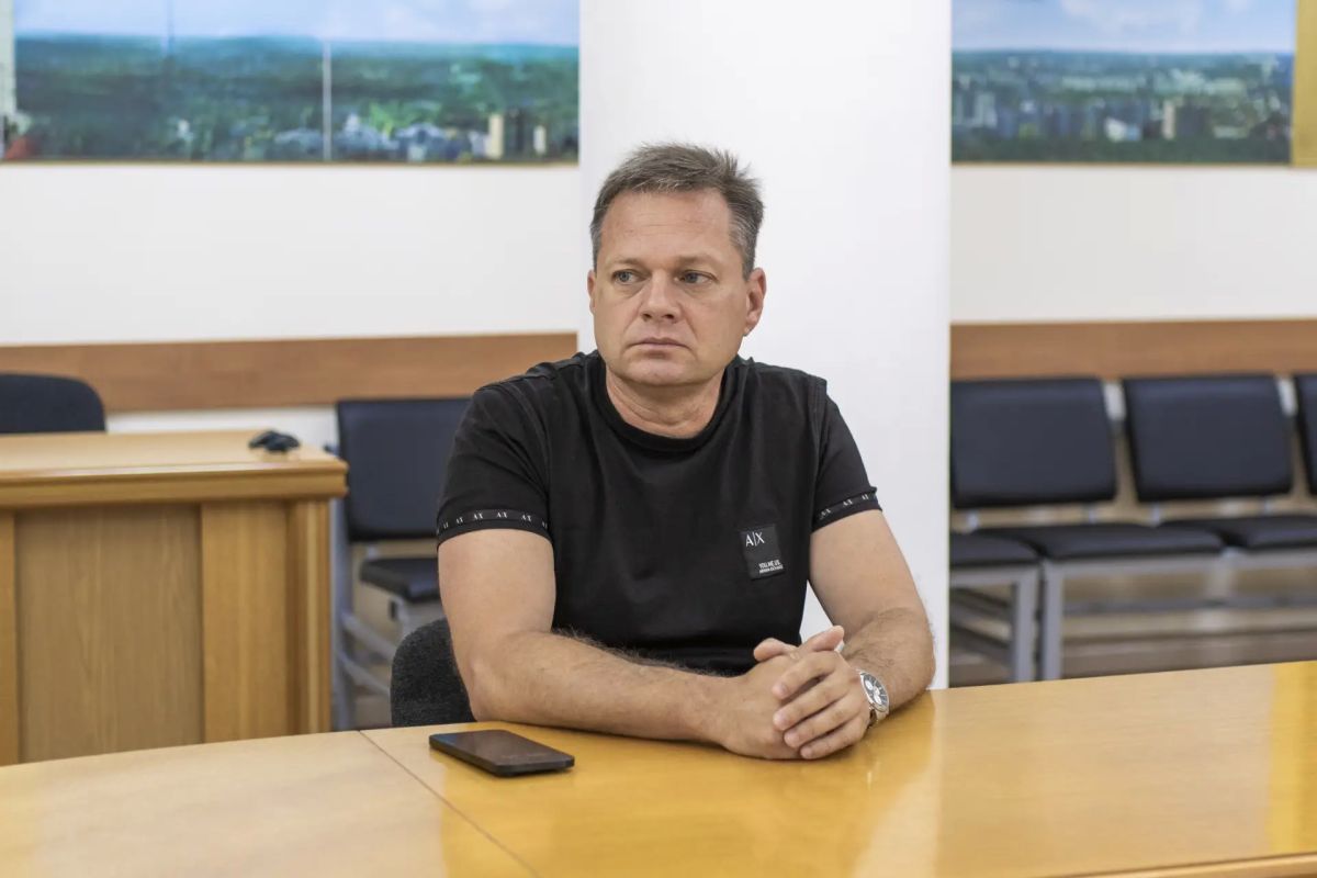 Глава администрации Симферополя Михаил Афанасьев провёл личный приём граждан, в ходе которого к нему обратились шесть симферопольцев Глава администрации Симферополя Михаил Афанасьев провёл личный приём граждан, в ходе которого к нему обратились шесть симферопольцев
