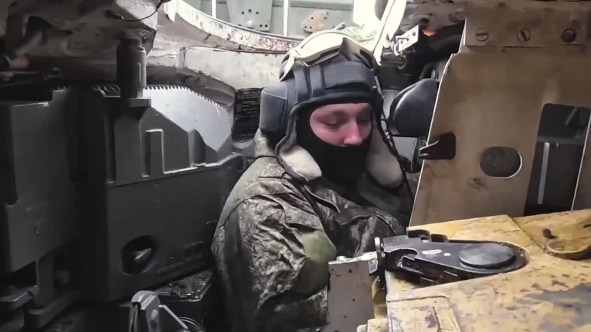 Служба по контракту — это защита прошлого, настоящего и будущего нашей Родины