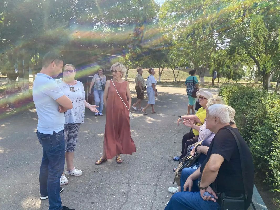 На связи с жителями. . В Евпатории продолжаются встречи заместителей главы администрации города и депутатов Евпаторийского городского совета с горожанами На связи с жителями. . В Евпатории продолжаются встречи заместителей главы администрации города и депутатов Евпаторийского городского совета с горожанами
