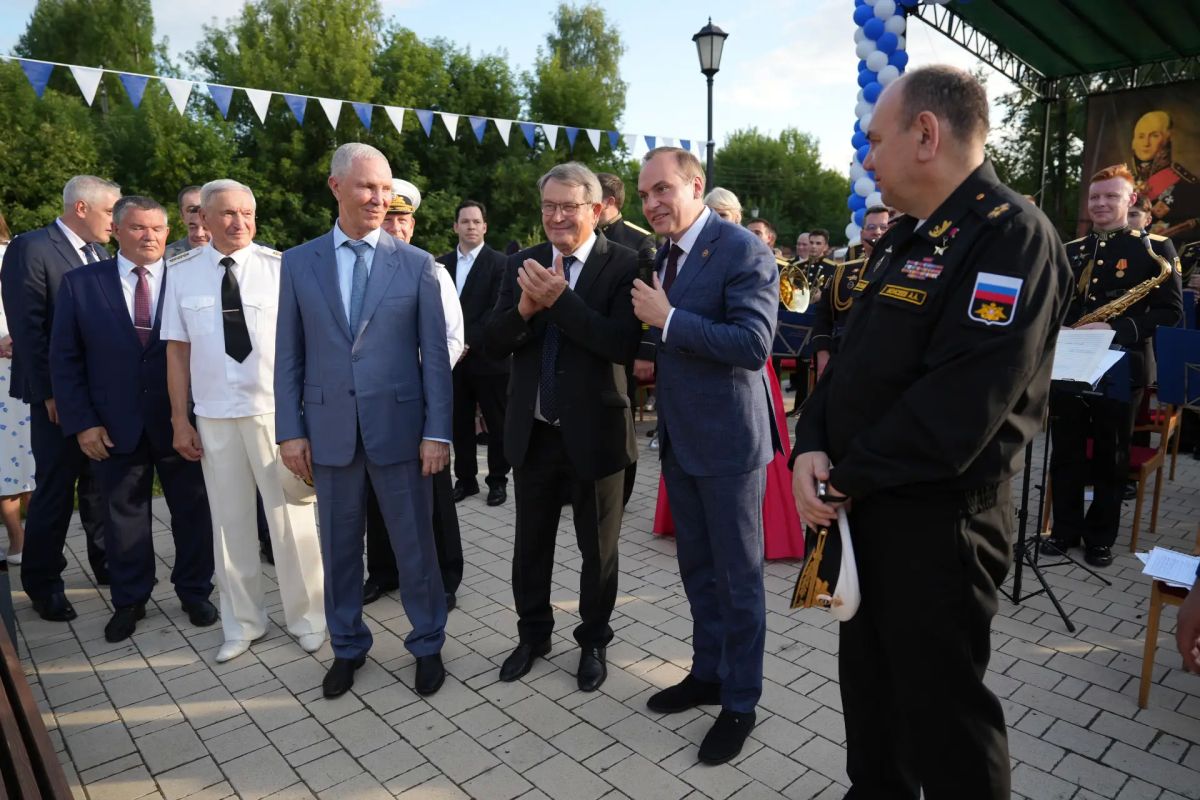 Владимир Сальдо: Побывал в Мордовии, где вместе с Главой республики Артёмом Здуновым принял участие в торжествах, посвящённых 25-летию канонизации святого праведного воина Фёдора Ушакова Владимир Сальдо: Побывал в Мордовии, где вместе с Главой республики Артёмом Здуновым принял участие в торжествах, посвящённых 25-летию канонизации святого праведного воина Фёдора Ушакова