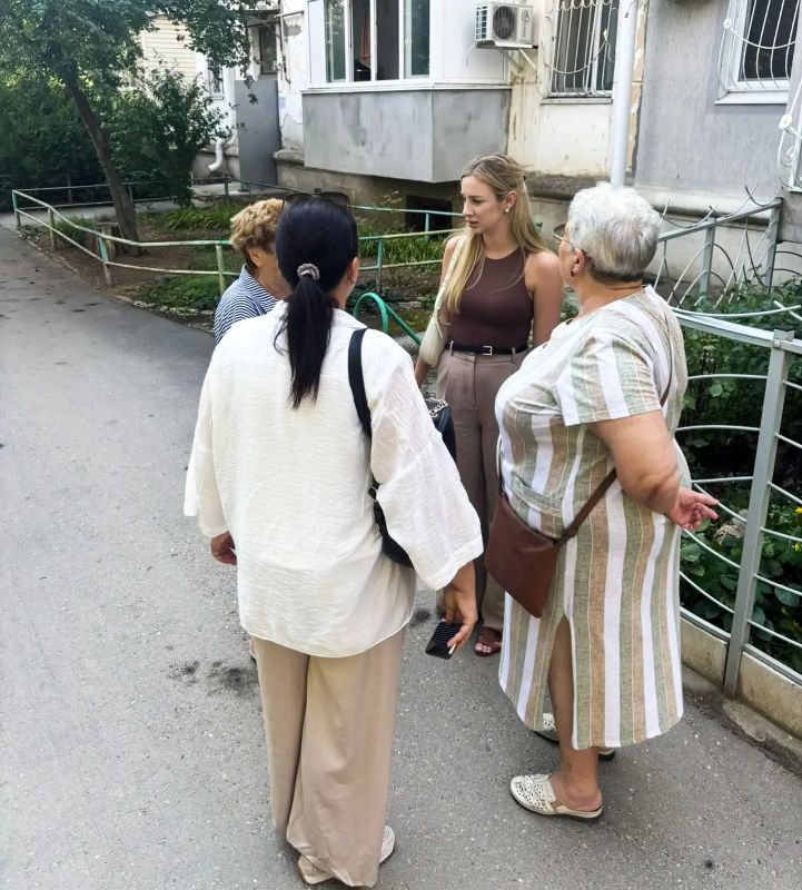 На связи с жителями. . В Евпатории продолжаются встречи заместителей главы администрации города и депутатов Евпаторийского городского совета с горожанами На связи с жителями. . В Евпатории продолжаются встречи заместителей главы администрации города и депутатов Евпаторийского городского совета с горожанами