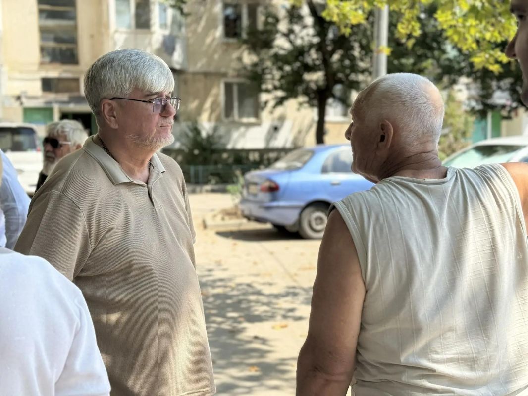 Леонид Бабашов провёл выездную встречу с жителями Джанкоя Леонид Бабашов провёл выездную встречу с жителями Джанкоя