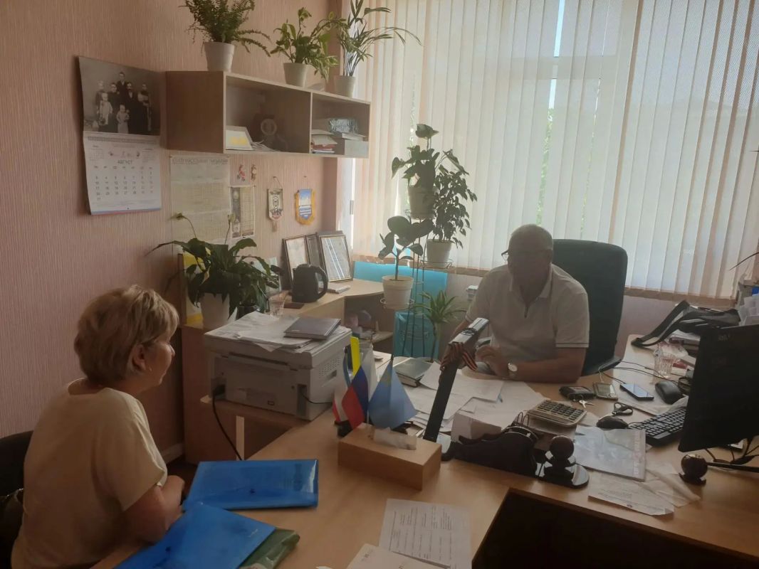 Заместитель председателя Государственного комитета по делам межнациональных отношений Республики Крым Рефат Дердаров провел прием граждан Заместитель председателя Государственного комитета по делам межнациональных отношений Республики Крым Рефат Дердаров провел прием граждан