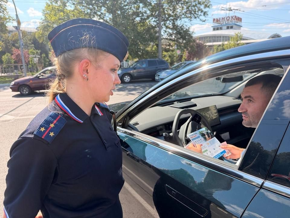 Стоп-гаджет! В центре Симферополя водителям напомнили, что дорога не терпит отвлечений Стоп-гаджет! В центре Симферополя водителям напомнили, что дорога не терпит отвлечений