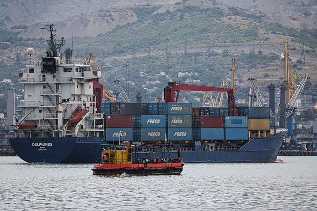 «Ъ»: Стоимость перевозки грузов в Черном море из-за надбавок взлетела в два-три раза