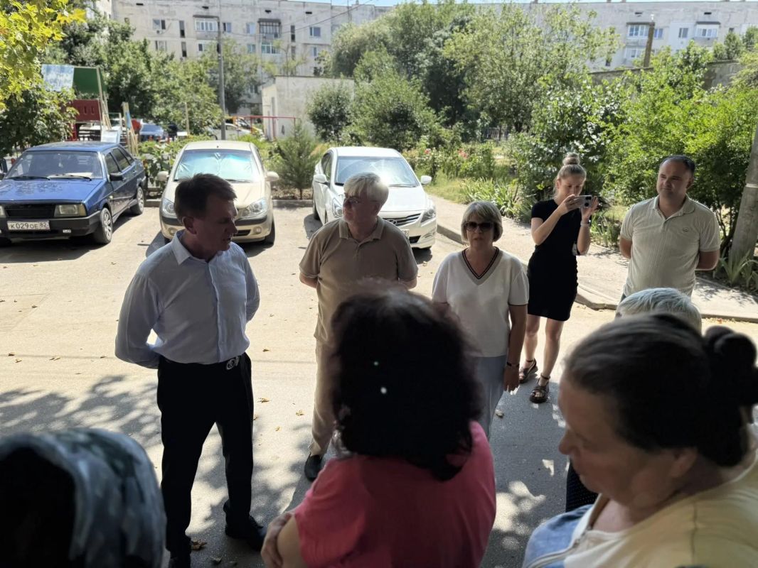 Леонид Бабашов провёл выездную встречу с жителями Джанкоя Леонид Бабашов провёл выездную встречу с жителями Джанкоя