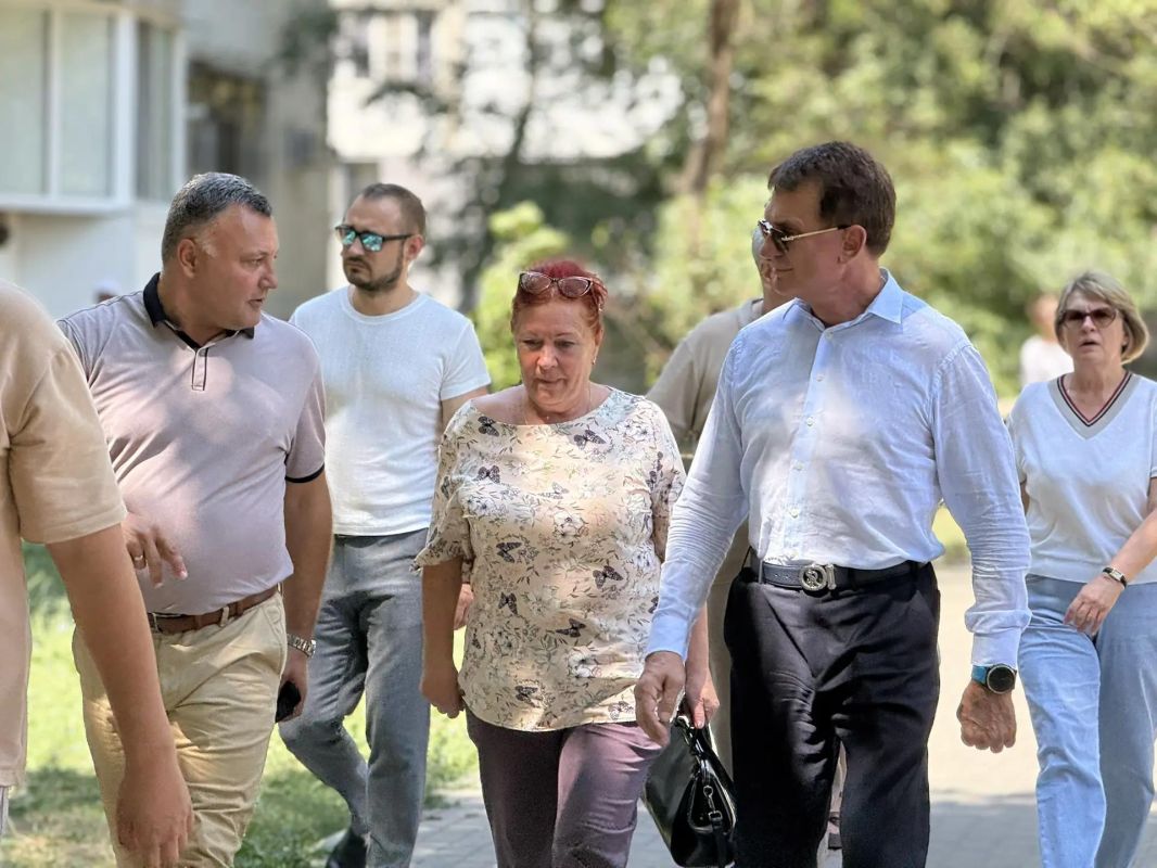 Леонид Бабашов провёл выездную встречу с жителями Джанкоя Леонид Бабашов провёл выездную встречу с жителями Джанкоя