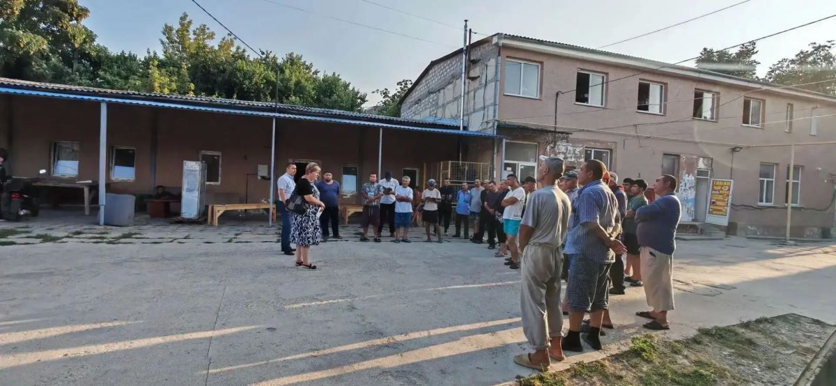 Сотрудники Госкомнаца Крыма и администрации города Симферополя провели встречу с иностранными гражданами Сотрудники Госкомнаца Крыма и администрации города Симферополя провели встречу с иностранными гражданами