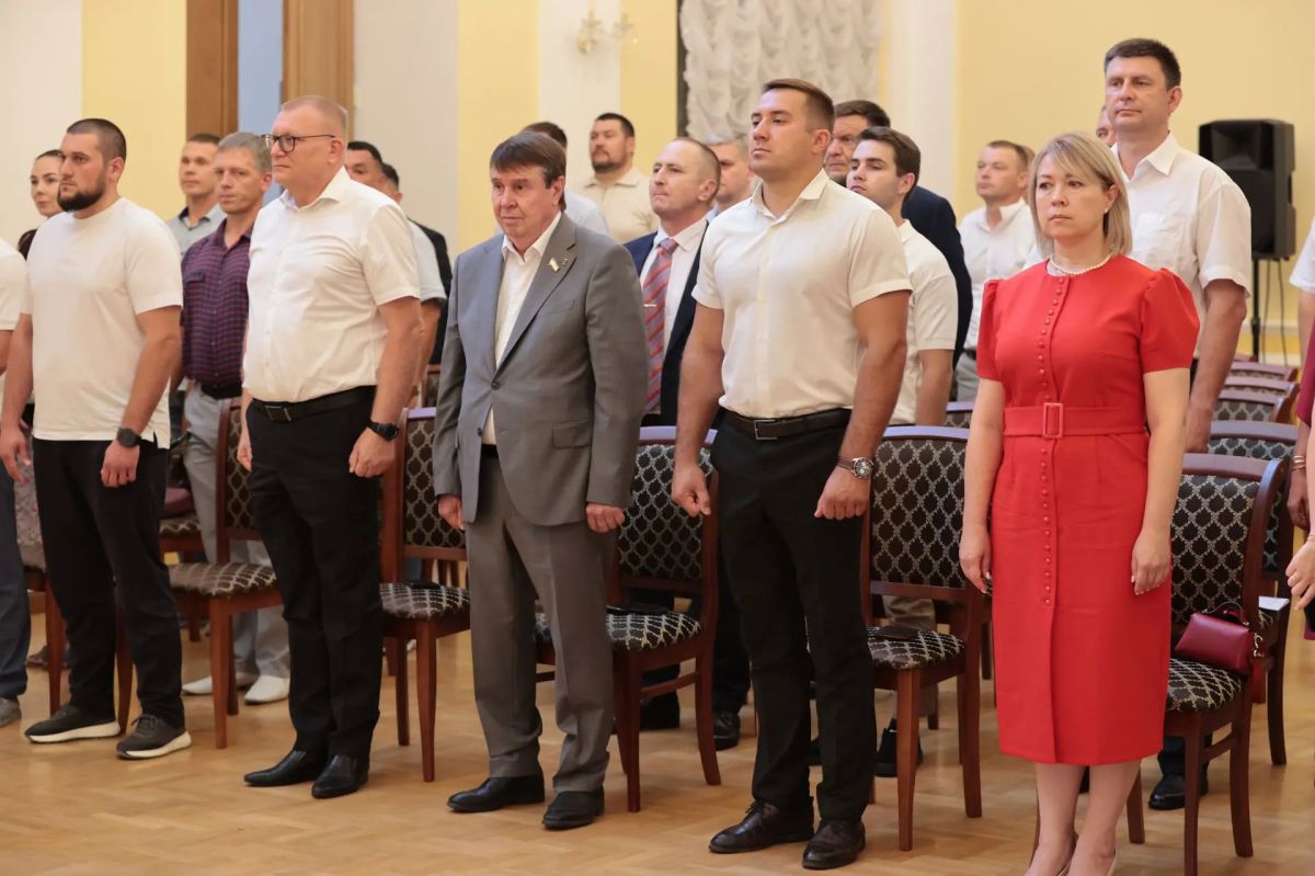 Александр Резников удостоен звания «Заслуженный строитель Республики Крым» Александр Резников удостоен звания «Заслуженный строитель Республики Крым»