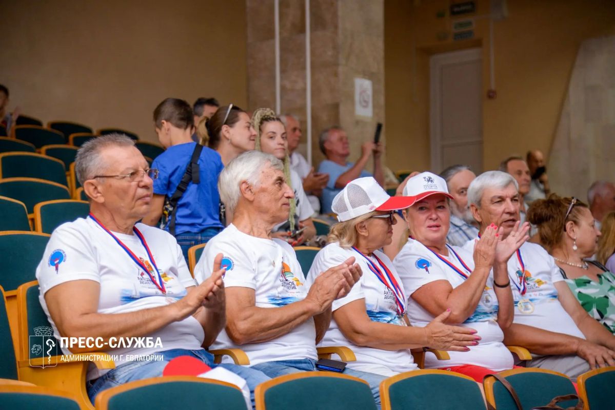 В Евпатории состоялись торжественное мероприятие, посвященное Дню физкультурника России В Евпатории состоялись торжественное мероприятие, посвященное Дню физкультурника России