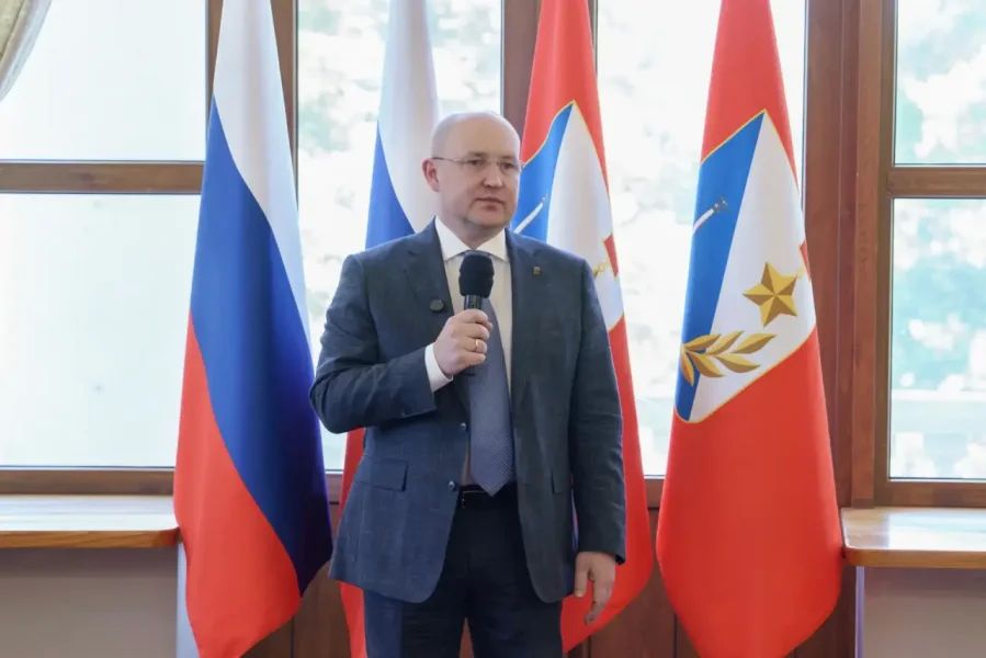 Михаил Развожаев вручил награды работникам строительной отрасли в канун профессионального праздника Михаил Развожаев вручил награды работникам строительной отрасли в канун профессионального праздника