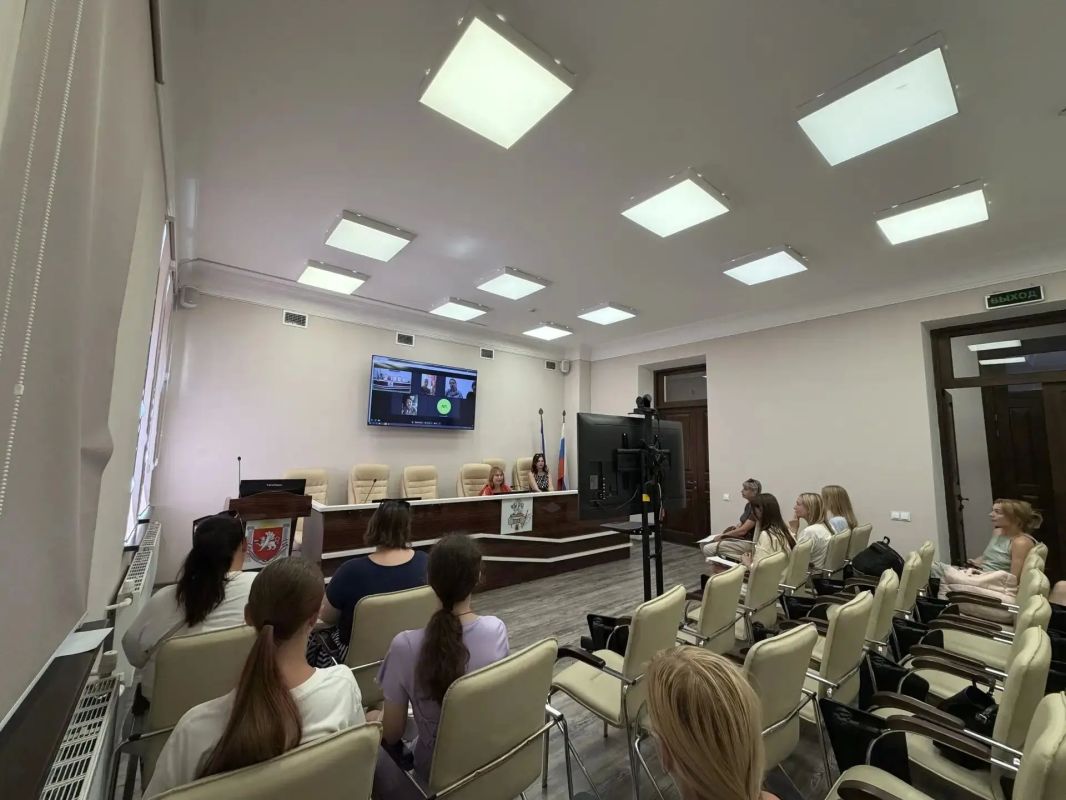 Первый заместитель министра культуры Крыма Ольга Бурова провела рабочую встречу с участниками крымской делегации V Международного детского культурного форума Первый заместитель министра культуры Крыма Ольга Бурова провела рабочую встречу с участниками крымской делегации V Международного детского культурного форума