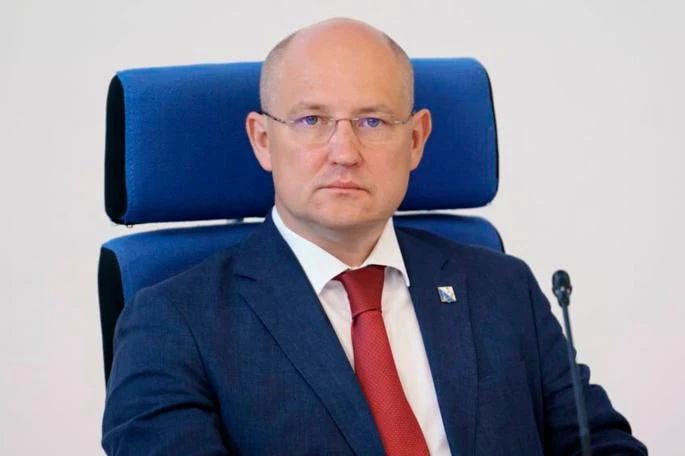 В Севастополе топливо начнут продавать в свободном режиме на десяти АЗС сети «Атан», сообщил губернатор Михаил Развожаев