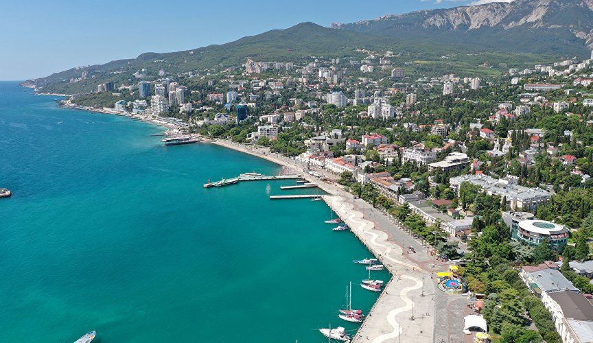 Афиша Крыма в выходные: дни рождения Ялты и Карадагского заповедника, бесплатное кино и Дед Мороз