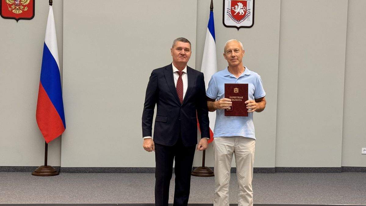 В Крыму наградили лучших строителей в преддверии профессионального праздника В Крыму наградили лучших строителей в преддверии профессионального праздника