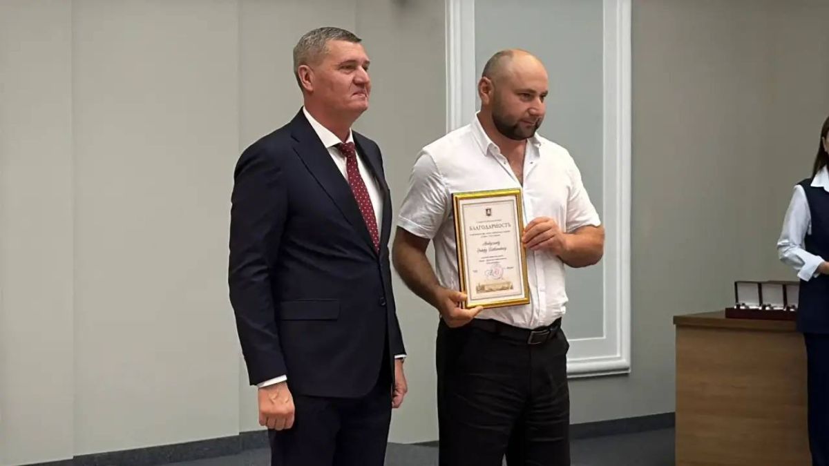 В Крыму наградили лучших строителей В Крыму наградили лучших строителей