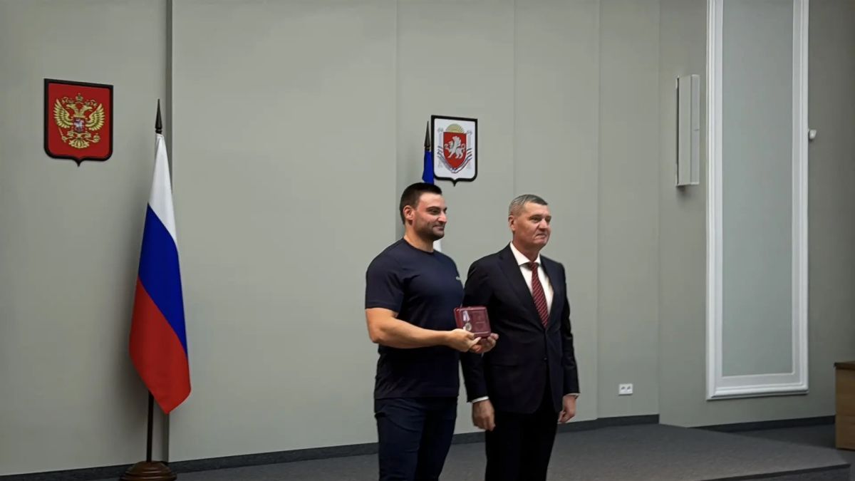 В Крыму наградили лучших строителей в преддверии профессионального праздника В Крыму наградили лучших строителей в преддверии профессионального праздника