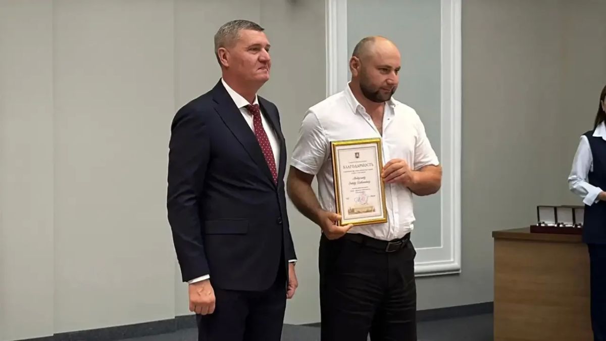 В Крыму наградили лучших строителей в преддверии профессионального праздника В Крыму наградили лучших строителей в преддверии профессионального праздника