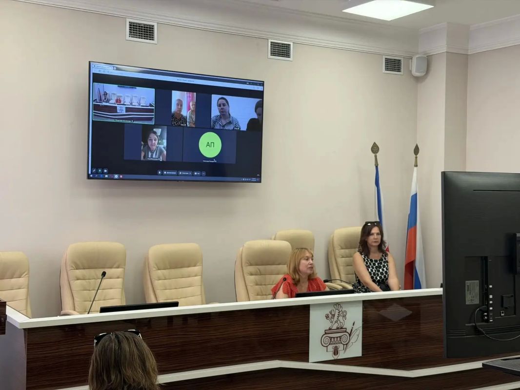 Первый заместитель министра культуры Крыма Ольга Бурова провела рабочую встречу с участниками крымской делегации V Международного детского культурного форума