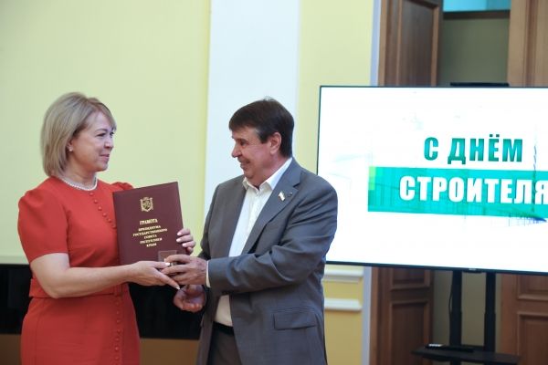 Сергей Цеков поздравил сотрудников строительной отрасли с профессиональным праздником Сергей Цеков поздравил сотрудников строительной отрасли с профессиональным праздником