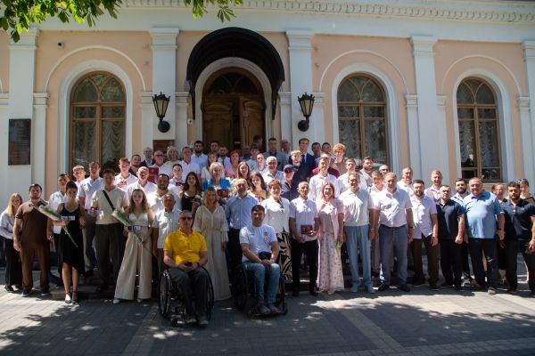 Алла Пономаренко поздравила выдающихся спортсменов и ветеранов спорта с Днём физкультурника Алла Пономаренко поздравила выдающихся спортсменов и ветеранов спорта с Днём физкультурника